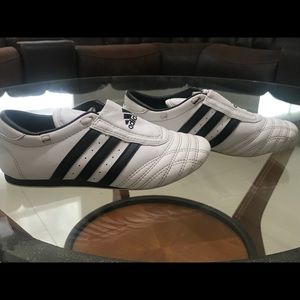 Martial Arts Taekwondo/Karate Adidas Boys Size 2.5